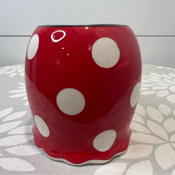Disney Jerry Leigh Minnie Mouse Hand on Hip Mug Red White Polka Dot Mug. 18 oz. - Picture 5 of 7